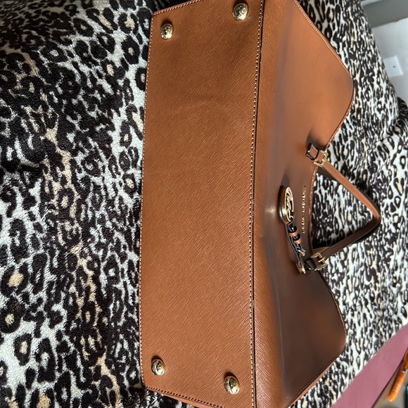 it's pretty, it's medium. I bless it why don't I use it only used 2 times - Picture 5 of 9